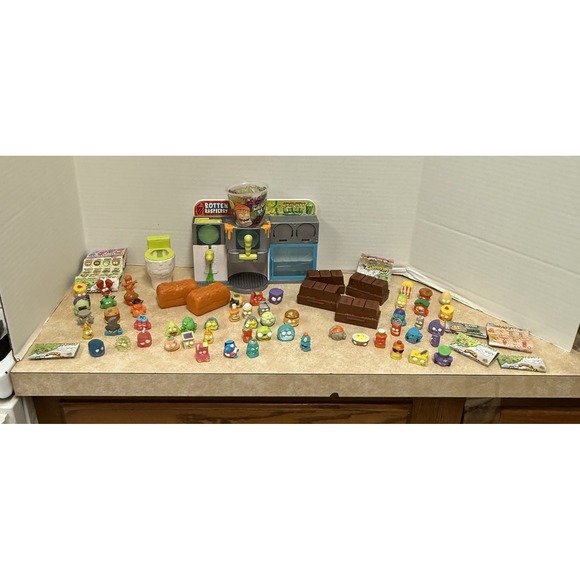 Grossery Gang Yucky Mart and Mushy Slushie Playsets & Figures Lot 64 Pieces +